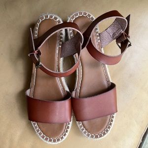 Size 10 Universal Thread brown sandals perfect for spring!